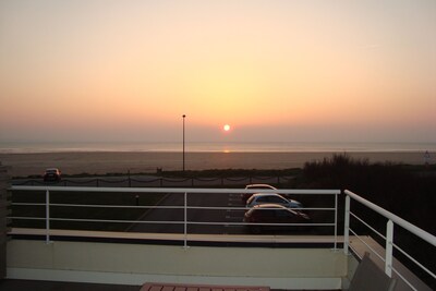 Nuevo DUPLEX con terraza frente al mar.