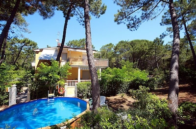 Villa schönes Apartment mit privaten Pools 90 Meter vom Strand entfernt