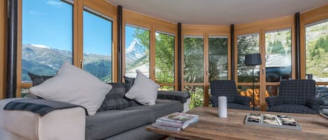 sitting room + View of Matterhorn