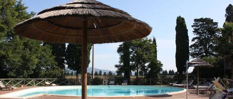 area piscine con solarium