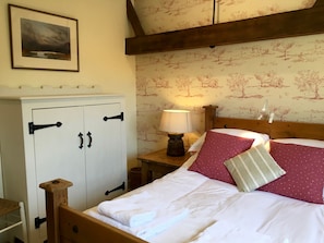 Blenheim Cottage - Master Bedroom