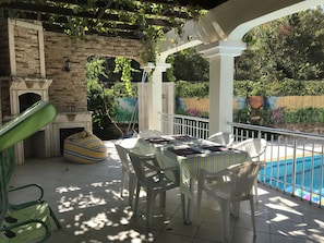 Eat poolside on the terrace under the shade of the grapevine. BBQ nearby.