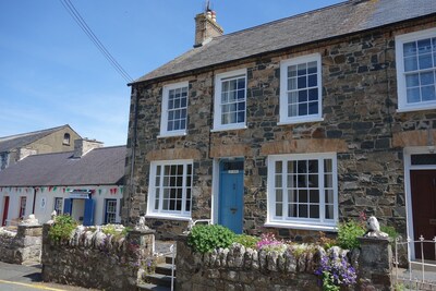 Grade II gelistetes Haus im Zentrum von Newport, Pembrokeshire, Wales