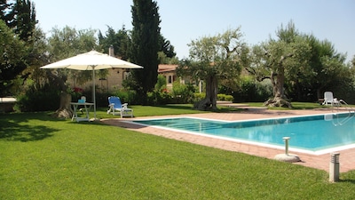 'LERALORA' VILLA in der Landschaft mit Pool und die Terrasse nahe dem Meer und renommierten PLACE "