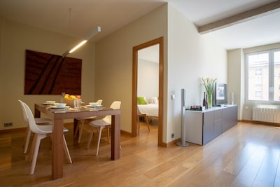 "Singular" apartment with contemporary design.