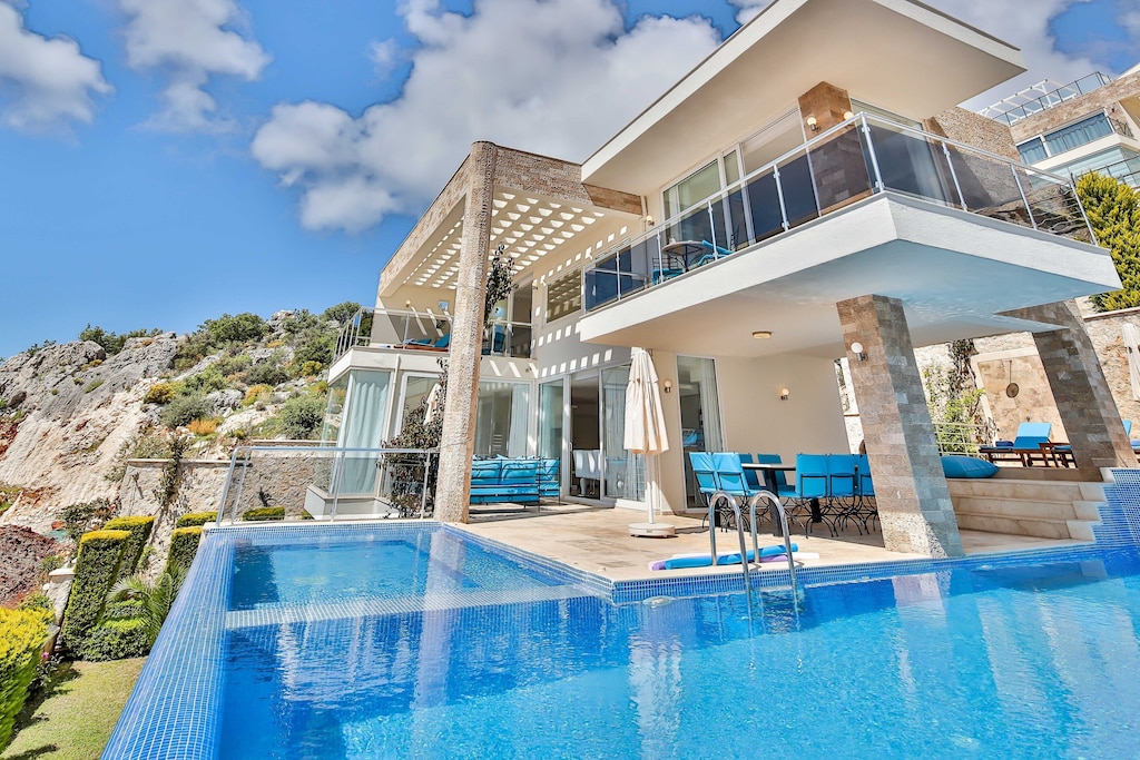 Luxury 4 Bedroom Villa In Kalkan. Private Heated Pool, Table tennis & Pool Table