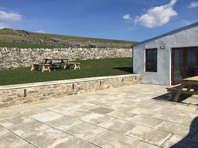 The Cowshed at Cop Farm is a Detached Barn with Hot Tub for up to 10 people 