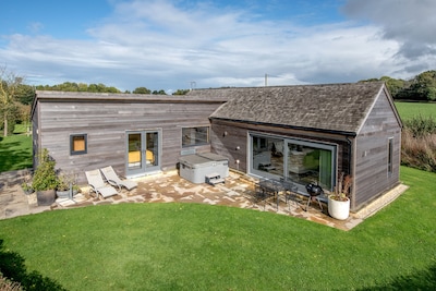 Private lodge with countryside views and Hot tub