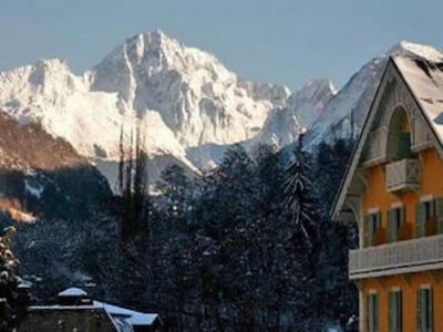 SAVOIE . SKI THE TROIS VALLEES.  DUPLEX * * * * STARS.  3 ROOMS.   70m2.         - 1/6persons.SKIING. THERMAL AND SLIMMING CENTRE Residential flat. INTERNET WIFI. GARAGE