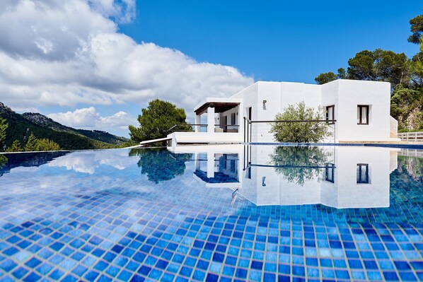 Large infinity pool
