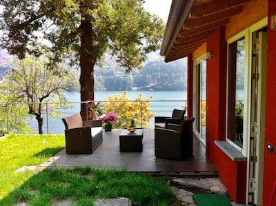 Pequeña casa con gran jardín, vista del lago de Como 'Sans Souci'