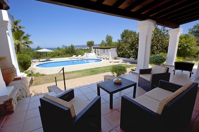 Villa Marlis Ibiza, 400 sqm house with sea views near the best beaches of Ibiza