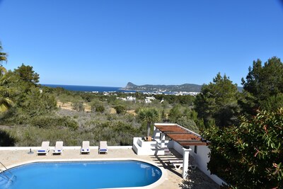 Villa Marlis Ibiza, 400 sqm house with sea views near the best beaches of Ibiza