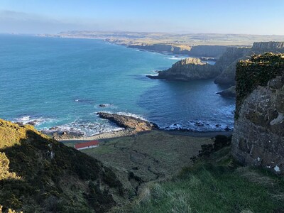 Beautiful 4 star holiday home located next to the Giant's Causeway .....