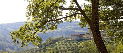 il casale sulla cima della collina