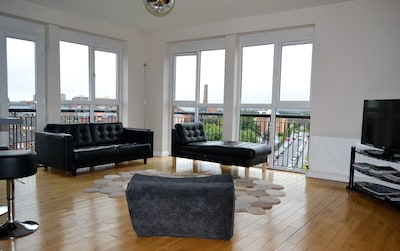 BELFAST 3 BED PENTHOUSE APARTMENT ~ Atemberaubende Aussicht auf die Stadt Kostenloses Parken Kostenloses WLAN