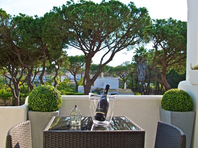 Fabulous 2 Schlafzimmer Reihenhaus in der Nähe von Quinta do Lago und Vale do Lobo