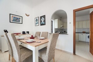 dining area for formal or informal dining