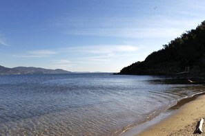 Plage à 200 m de la villa