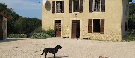 The historic entrance and drive of the Farmhouse