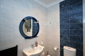 Main bathroom
