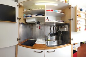 fully equipped kitchenette