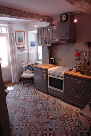 Kitchen with the door and window on the Rue de la Claustre