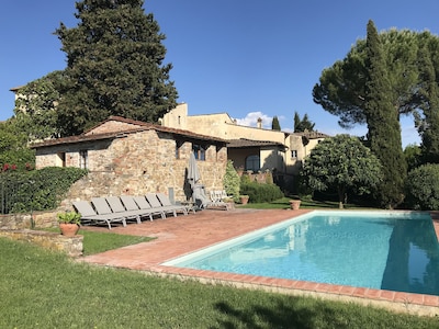 Villa cerca de Florencia y el golf, ideal para vacaciones familiares y celebraciones