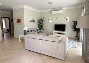 Lounge with newly replaced very comfortable sofas with adjusting headrests.