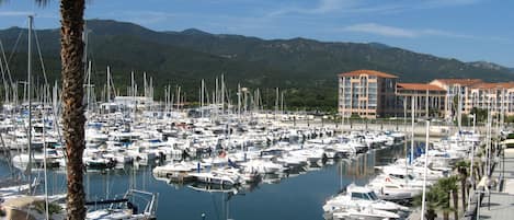 Balcony with views of the marina and the foothills of the Pyrenees 