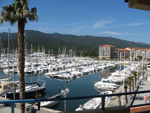 Balcony with views of the marina and the foothills of the Pyrenees 