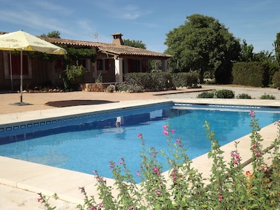  Villa con piscina, jardín y barbacoa cerca de la playa WIFI gratis 