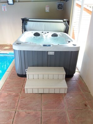 Bain à remous extérieur