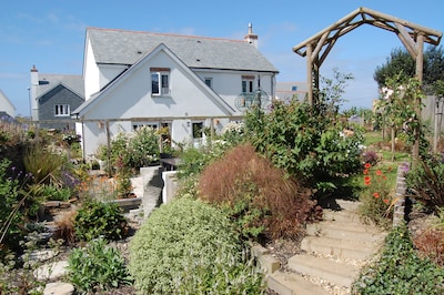 Spacious Modern House, Near The Beach In Quaint Coastal Village Of Crantock.