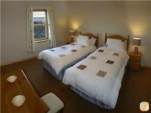 TWIN ROOM WITH SEAVIEW