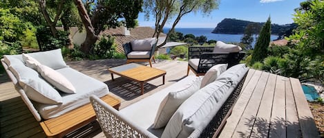 The "Gin & Tonic" terrace with view toward Cap Negre.