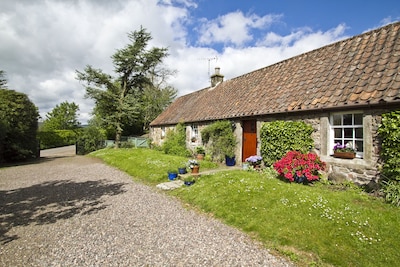 Beautiful, detatched 300 year old, fully renovated cottage with country views