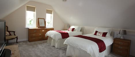 Glenside Cottage - Bedroom - can be configured as a twin or superking