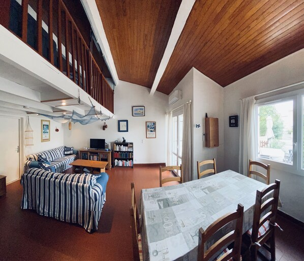 Living and dining area