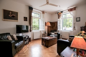 The sitting Room  - a wide angle picture.