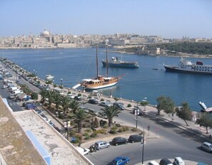 Blick auf Sliema Hafen von der Dachterrasse