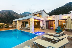 Enjoy the refreshing countryside air, with all the comforts provided!