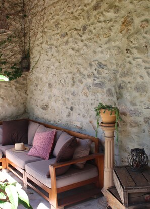 Côté fond du jardin Gîte Les Vinyes