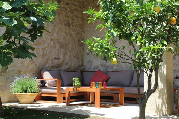 Farniente au fond du jardin du Gîte Les Vinyes