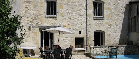 South facing Garden house with patio