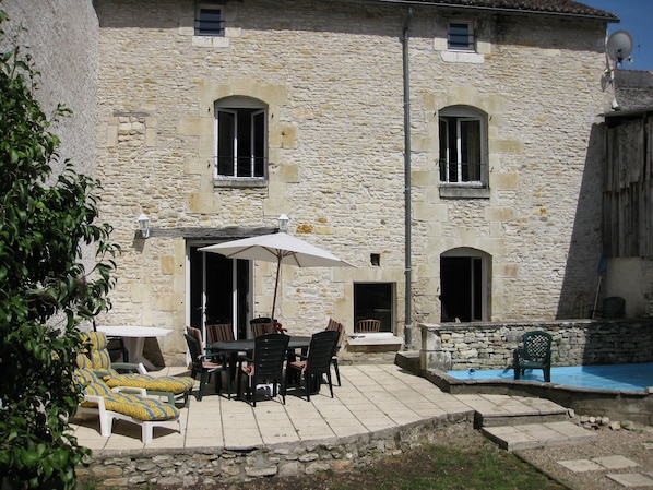 South facing Garden house with patio