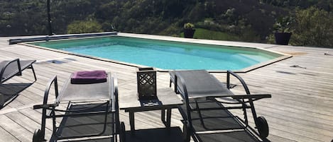 Profitez de la piscine 8X4,
chauffée de juin a septembre