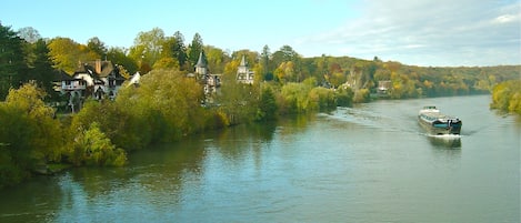 La Seine in front of the property. 