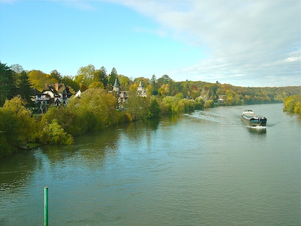 La Seine in front of the property. 