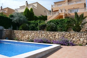Villa & garden